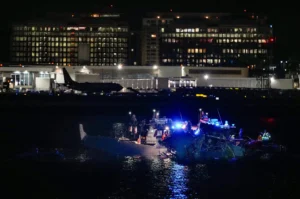 Queda de avião em Washington DC : Colisão com helicóptero militar