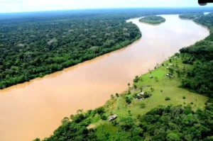 Indígenas da Amazônia Colombiana Denunciam Poluição por Petróleo e Ameaças de Guerrilhas